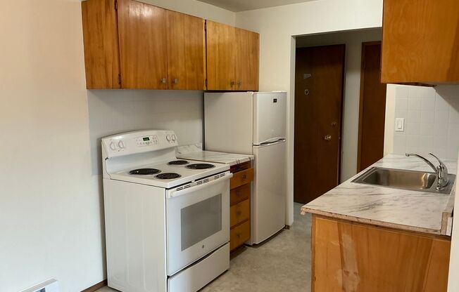 1 bed, 1 bath, 650 sqft, $1,445, Unit 14