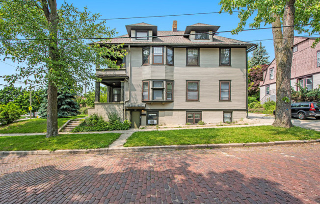 456 LAFAYETTE AVE SE