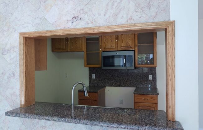 Lovely Condominium For Rent Must See!!!