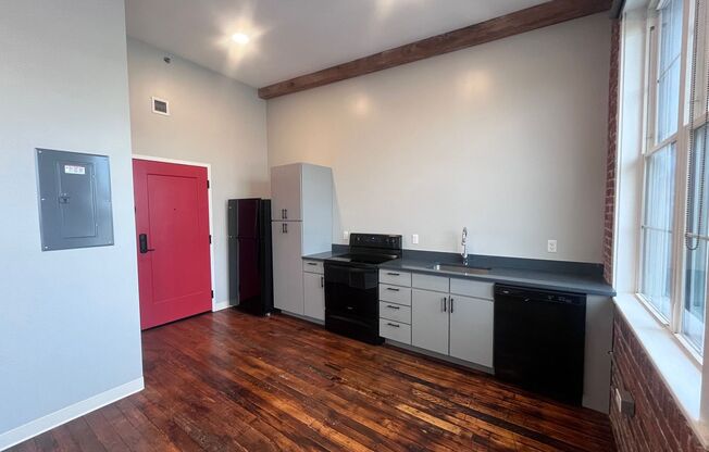 Studio, 1 bath, 472 sqft, $1,800, Unit 410