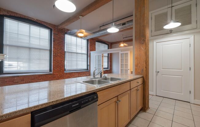 2 beds, 2 baths, 860 sqft, $1,350, Unit 405