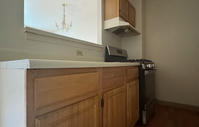 2 beds, 1 bath, $2,900