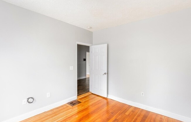 3 beds, 1 bath, $3,100, Unit 1