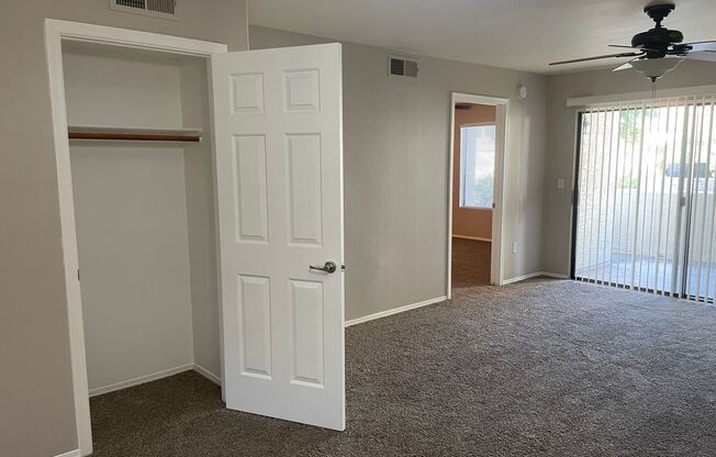 **GREAT 2 BEDROOM/2 BATHROOM CONDO IN THE HEART OF SCOTTSDALE (SCOTTSDALE RD & SHEA BLVD)**