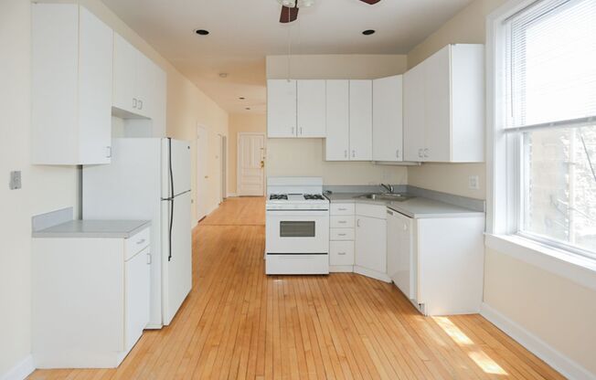 2 beds, 1 bath, 835 sqft, $1,995, Unit 2318-2R