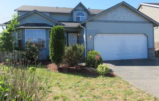 Stunning 4 bd House in Puyallup! $500.00 Move In Credit!