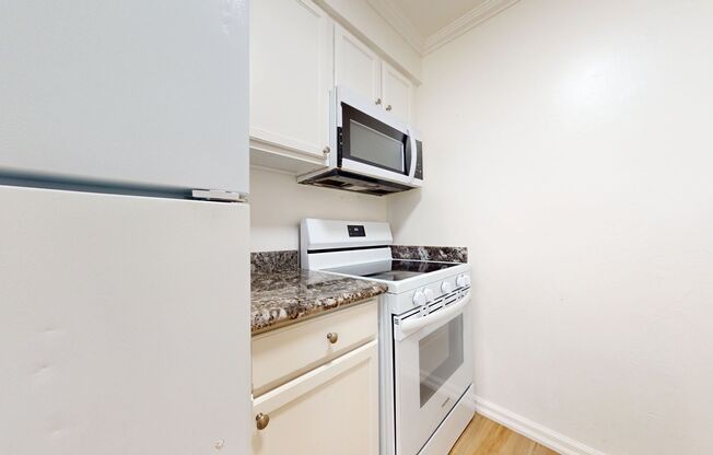 2 beds, 1 bath, 715 sqft, $2,450, Unit 418-1