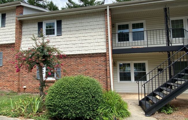 1 Bedroom 1 Bathroom Condo in High Point!