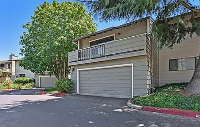 Lovely and Spacious 3BR 2.5BA Townhouse in desired Mountain View Area
