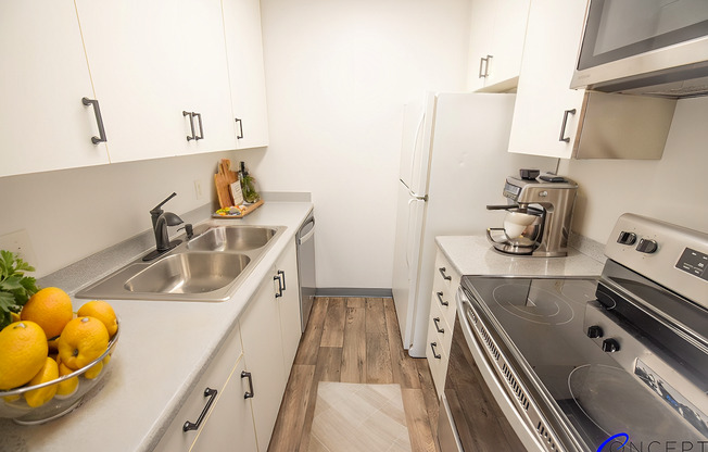 1 bed, 1 bath, 700 sqft, $999, Unit 210