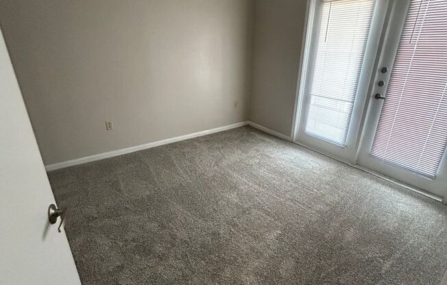1 bed, 1 bath, 616 sqft, $903