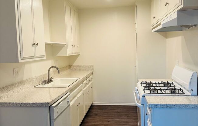 1 bed, 1 bath, 698 sqft, $2,050, Unit 36