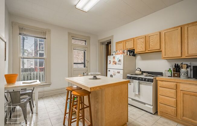 1 bed, 1 bath, $1,425, Unit 266 Buttles Ave Apt. A