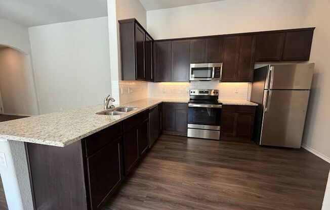 Great Duplex, no carpet, move-in ready
