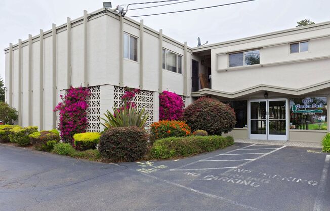 2 beds, 1 bath, 800 sqft, $2,450, Unit 10