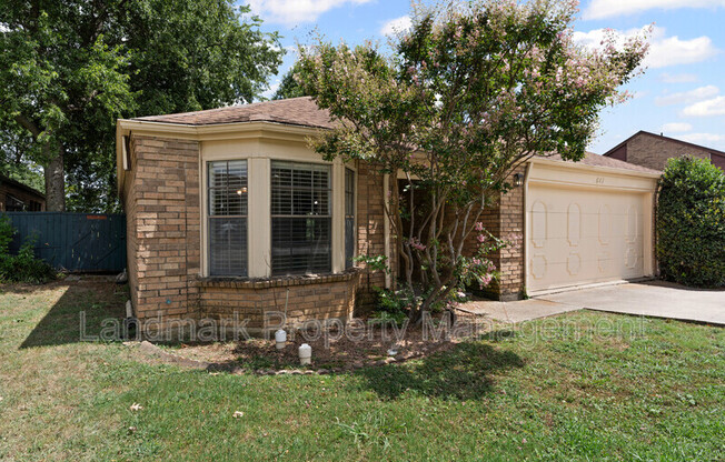 841 COUNTRY CLUB PL