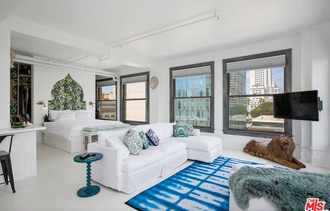 1 bed, 1 bath, 1,040 sqft, $2,750, Unit 502