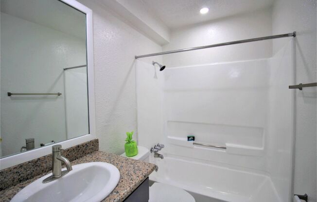 1 bed, 1 bath, 460 sqft, $990