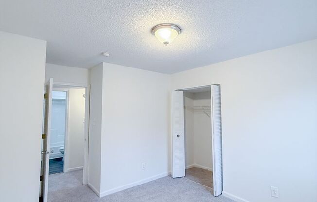 2 beds, 1 bath, 800 sqft, $1,025, Unit B5