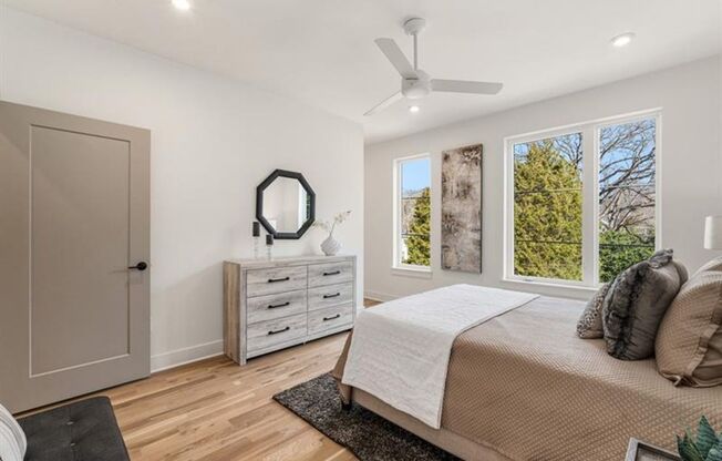 3 beds, 3 baths, 1,961 sqft, $3,200, Unit 403