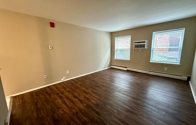 1 bed, 1 bath, $1,195, Unit 102