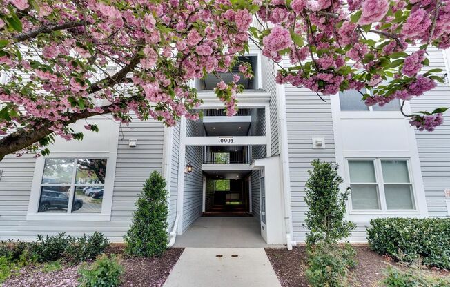 Beautiful 3BR 2BA condo located in the Decoverly neighborhood of Rockville