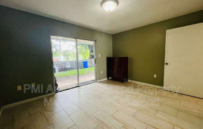 214 N CHESTNUT RD