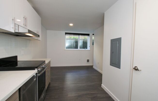 Studio, 1 bath, 356 sqft, $1,395, Unit 10 NEW