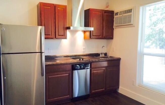 Studio, 1 bath, $1,095, Unit Unit C