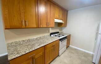 2 beds, 1.5 baths, 850 sqft, $2,900, Unit 424 - 8