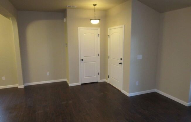 Available Now! 3 Bedroom 2.5 Bathroom Townhouse w/ AC - MileStone RES
