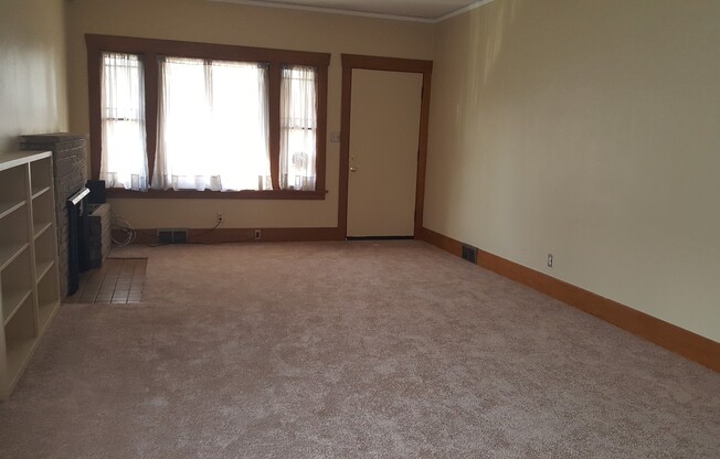 AUBURN - DOWNTOWN 2 BEDROOM CRAFTSMAN RAMBLER w/full basement