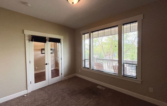 *$500 off first full month!* Beautiful 4 Bedroom 2 1/2 Bath Home With a Fantastic Back Yard Great for Entertaining is Located within 10 Minutes to Intel and Nike Headquarters!