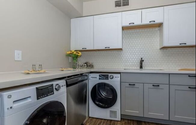1 bed, 1 bath, $1,025, Unit 105