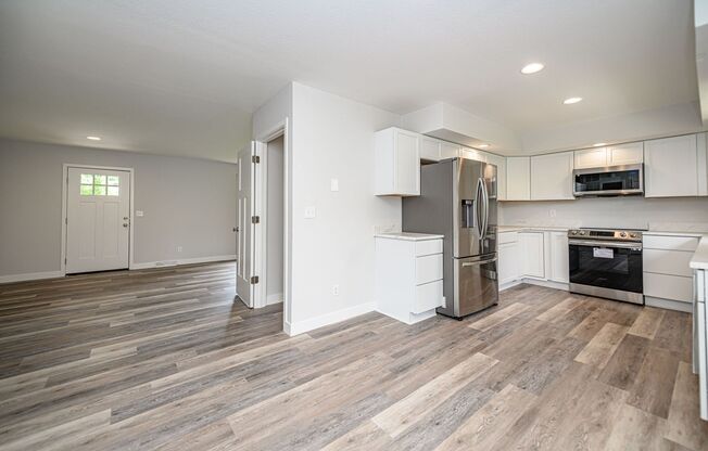GEORGETOWN Duplex - SW Columbia – 3 Bed, 3 Bath  (Utilities set up and included for $1900/mth total)