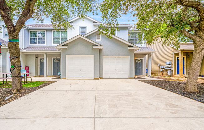7811 Kingsbury Wood