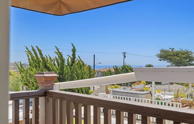 Laguna Beach Oasis: Modern Ocean-View Haven in the Heart of the Coast!