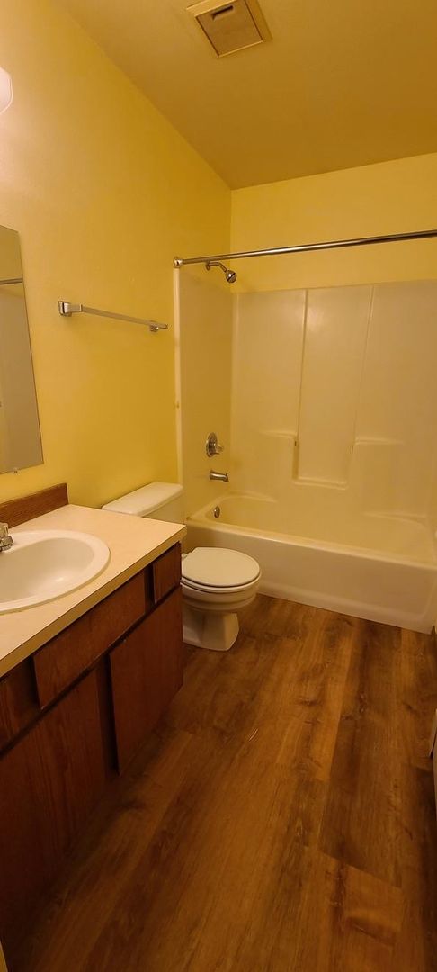 2 beds, 1 bath, $1,500