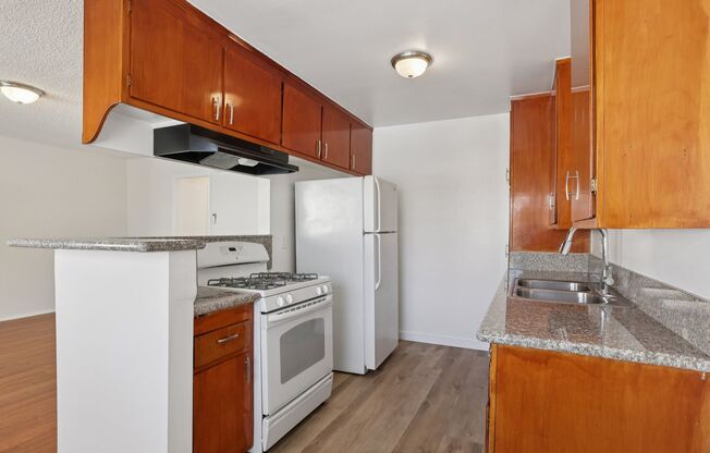 2629 S Budlong Avenue