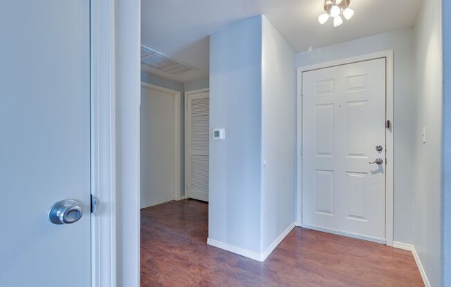 1 bed, 1 bath, $1,300, Unit # 1061