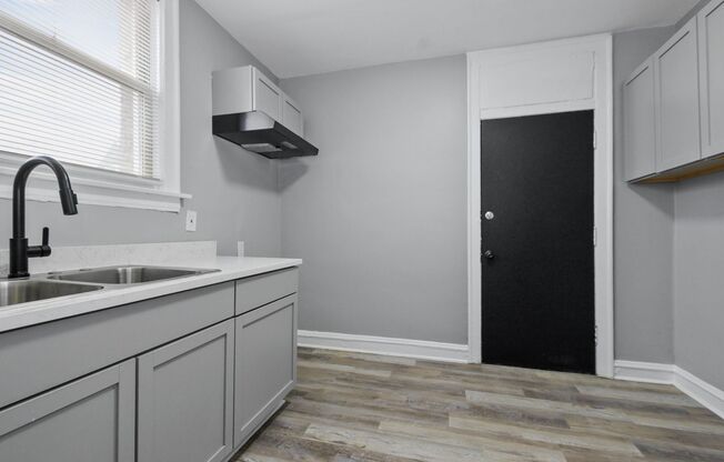 2 beds, 1 bath, $1,800, Unit 8709-1E