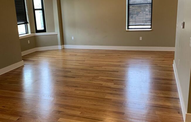 1 bed, 1 bath, 1,044 sqft, $1,250, Unit 909