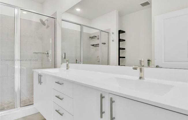 8001 NW 41 ST