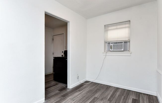 2 beds, 1 bath, 800 sqft, $800, Unit 106 B