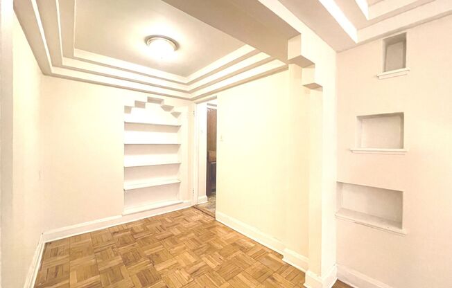 1 bed, 1 bath, $1,075, Unit 204