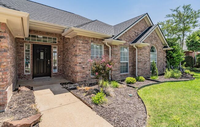 Stunning Home With Pool In North Richland Hills