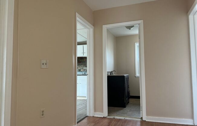 3 beds, 1 bath, $1,350, Unit 98 Lime St UP