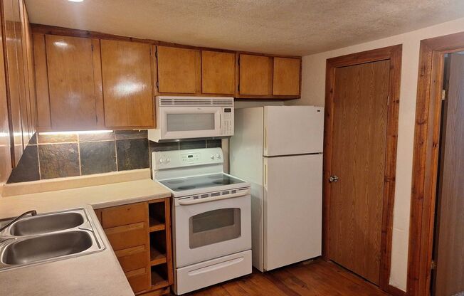 1 bed, 1 bath, 450 sqft, $980, Unit Unit 5