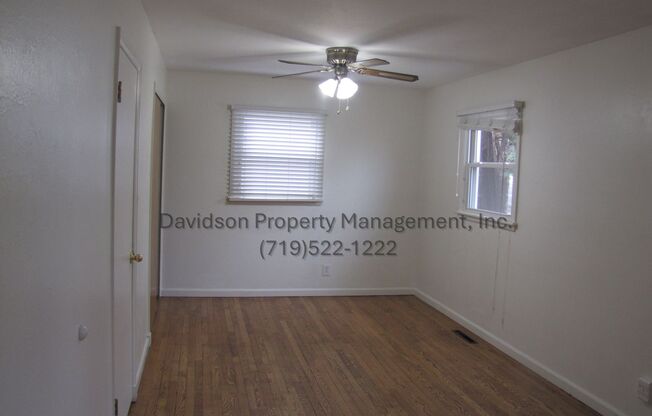 Charming Rancher in Central Colorado Springs