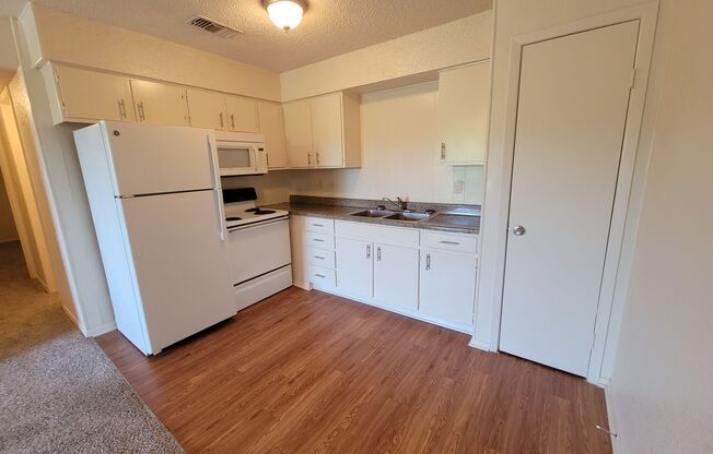 2 beds, 1 bath, 710 sqft, $925, Unit 206A